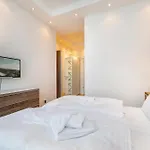 Villa Claire Sundowner Apartment